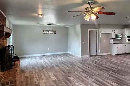 201 Riverside Pl Photo 1