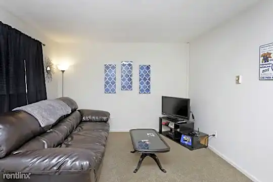 178 Leader Ave Photo 2