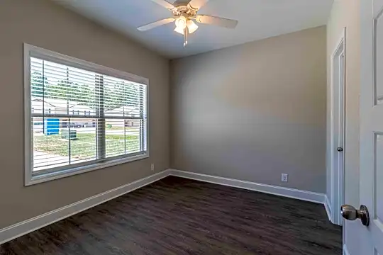271 Smithson Ln Photo 2