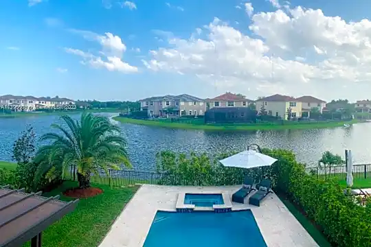 10280 Lake Vista Ct Photo 1