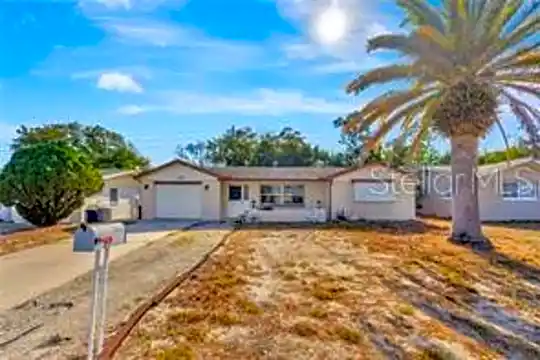 10820 Queens Rd Photo 1