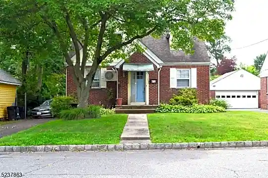 610 Myrtle Ave Photo 1
