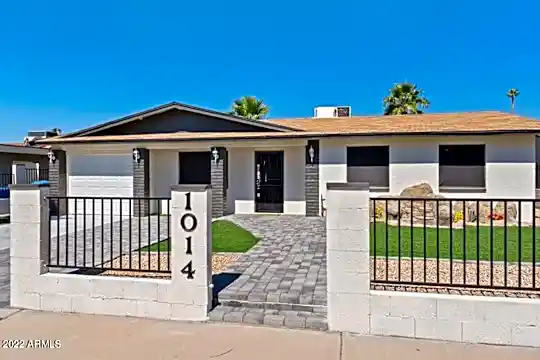 1014 W Angela Dr Photo 1