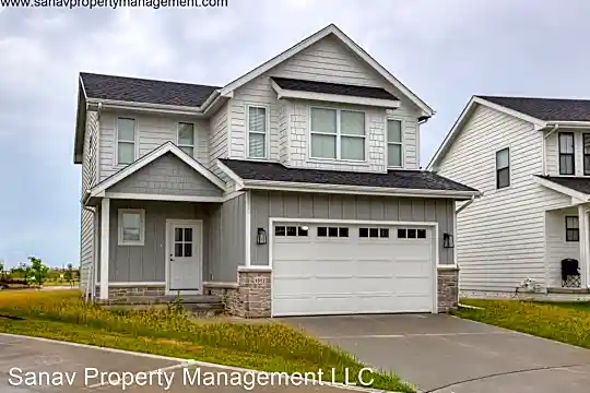 1511 NE Savana Dr Photo 2
