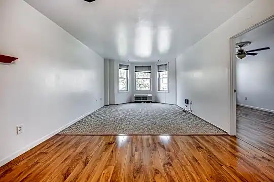 242 Barrow St #2F Photo 1