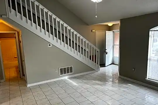 1148 Patriot Ct Photo 2