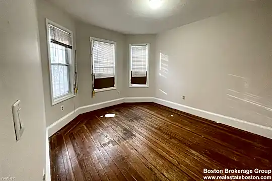 733 Parker St Photo 2