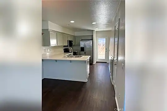 1320 Plum Ave Photo 2