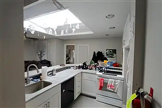 1303 Wilmot St Photo 2