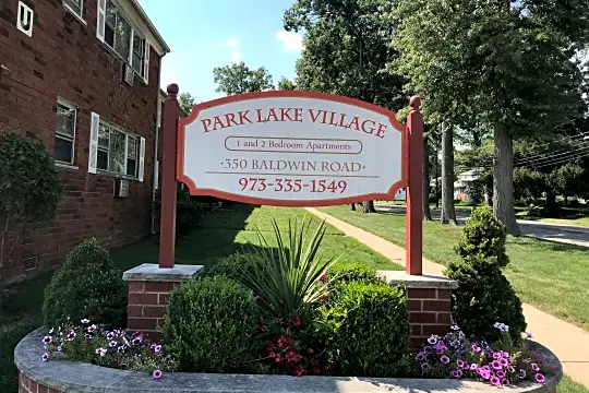 Park Lake Village Apartments Photo 2