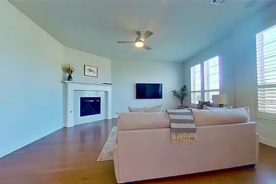 2550 Collins Blvd Photo 2
