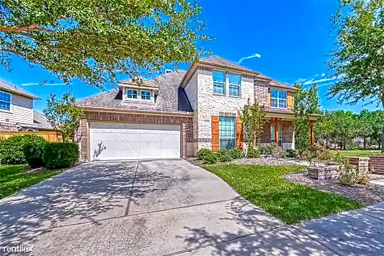 18339 E Laura Shore Dr Photo 1
