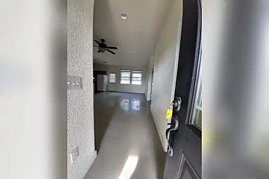 121 Ivy Ln Photo 2