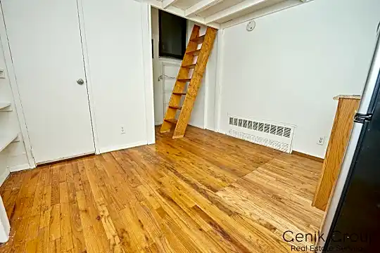 259 Elizabeth St Photo 1