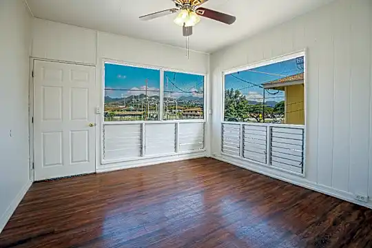 1713 Ashford St Photo 1