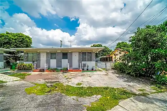 57 SW 51st Ct #4 Photo 2