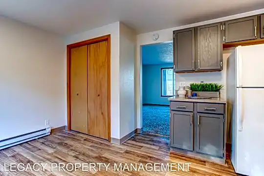 740-760 SE Cedar Street Photo 2