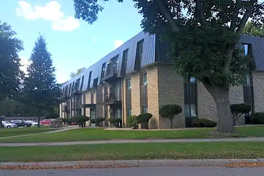 Riverview Court Apartments Photo 1