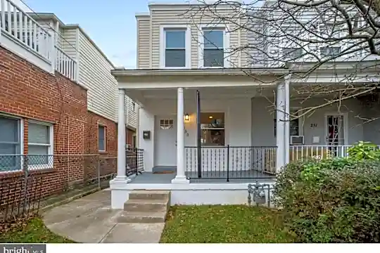 253 Iona Ave Photo 1