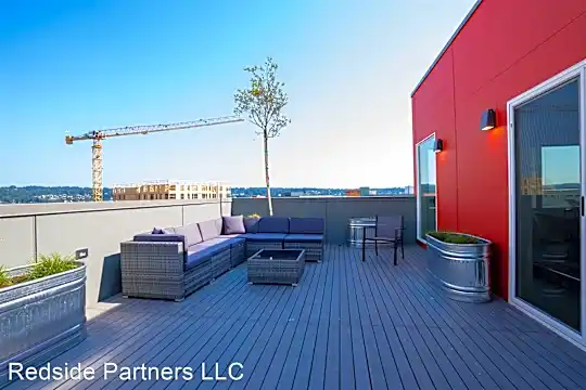 240 Burwell St Photo 2