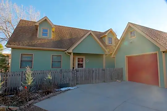 1540 Tamarack Avenue Photo 1