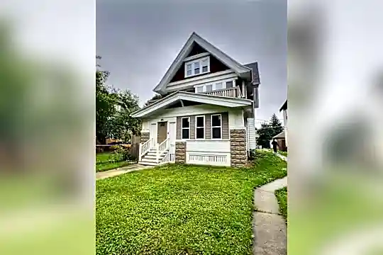 2734 N 39th St Photo 2