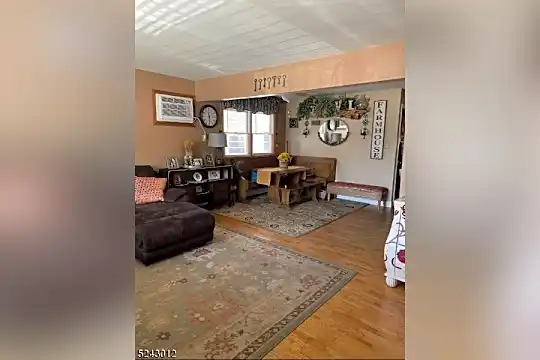 515 Davis Ave #2 Photo 2