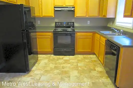 2325 Shady Grove Rd Photo 2