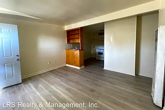 4143 N E St Photo 2