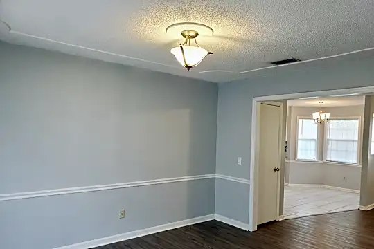104 Briskhaven Ct Photo 2
