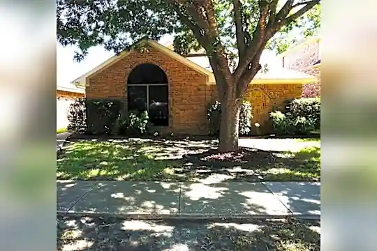 3411 Sara Dr Photo 1