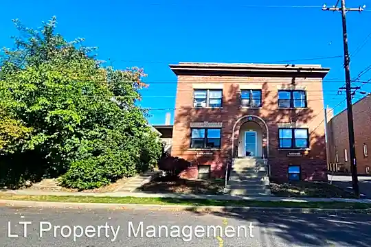 1618 N Lincoln St Photo 2