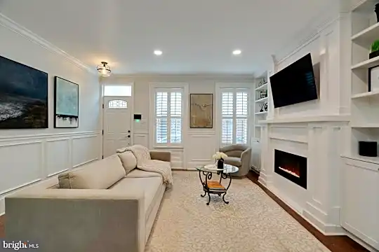 1003 S Bouvier St Photo 2