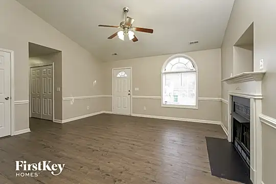 940 Londonderry Drive Photo 2