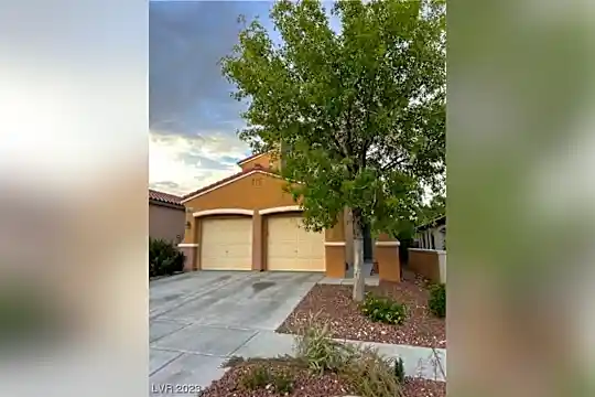 10610 Calico Pines Ave Photo 2