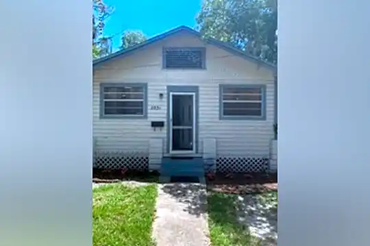 2031 Danson St Photo 1