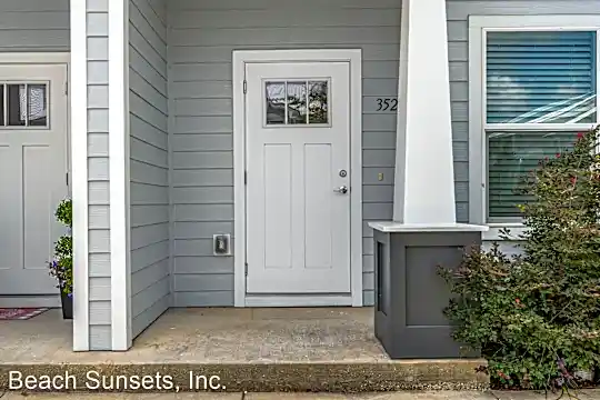 302 Date Palm Lane Photo 2