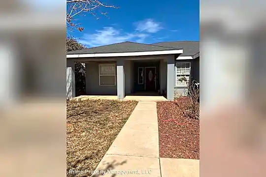 2104 Hali Ln Photo 2