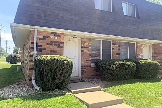 3438 W Richwoods Blvd Photo 1