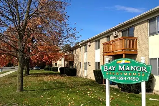 Bay Manor Apartments Photo 2