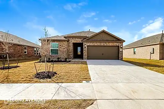 2101 Meadow Dr Photo 1