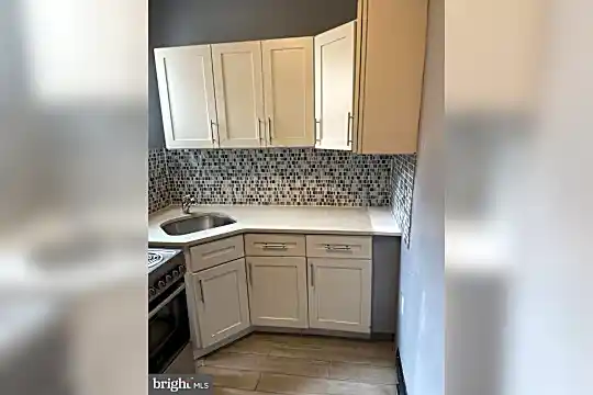 1302 W Wishart St #1ST Photo 1