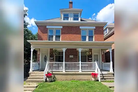 1222 Franklin Ave Photo 1