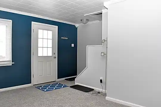 2808 Edwards Way Photo 2