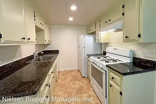 541 Morse Ave Photo 2