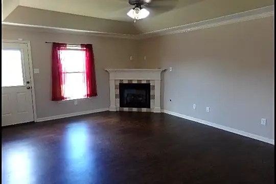 2405 Canterbury Lane Photo 2