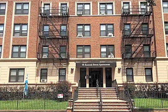 18 Summit St Photo 2