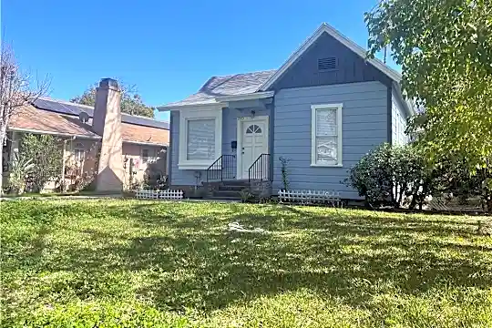 1570 Locust St Photo 1