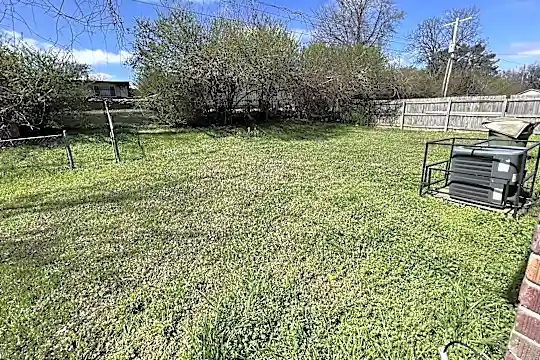 3573 Southland St Photo 2