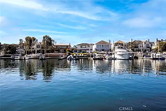11 Harbor Is Photo 2